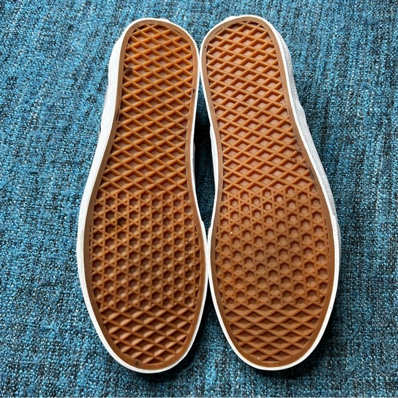 RARE Vans x Disney Mickey Mouse Classic Slip On Sneakers Limited Edition - Picture 9 of 10